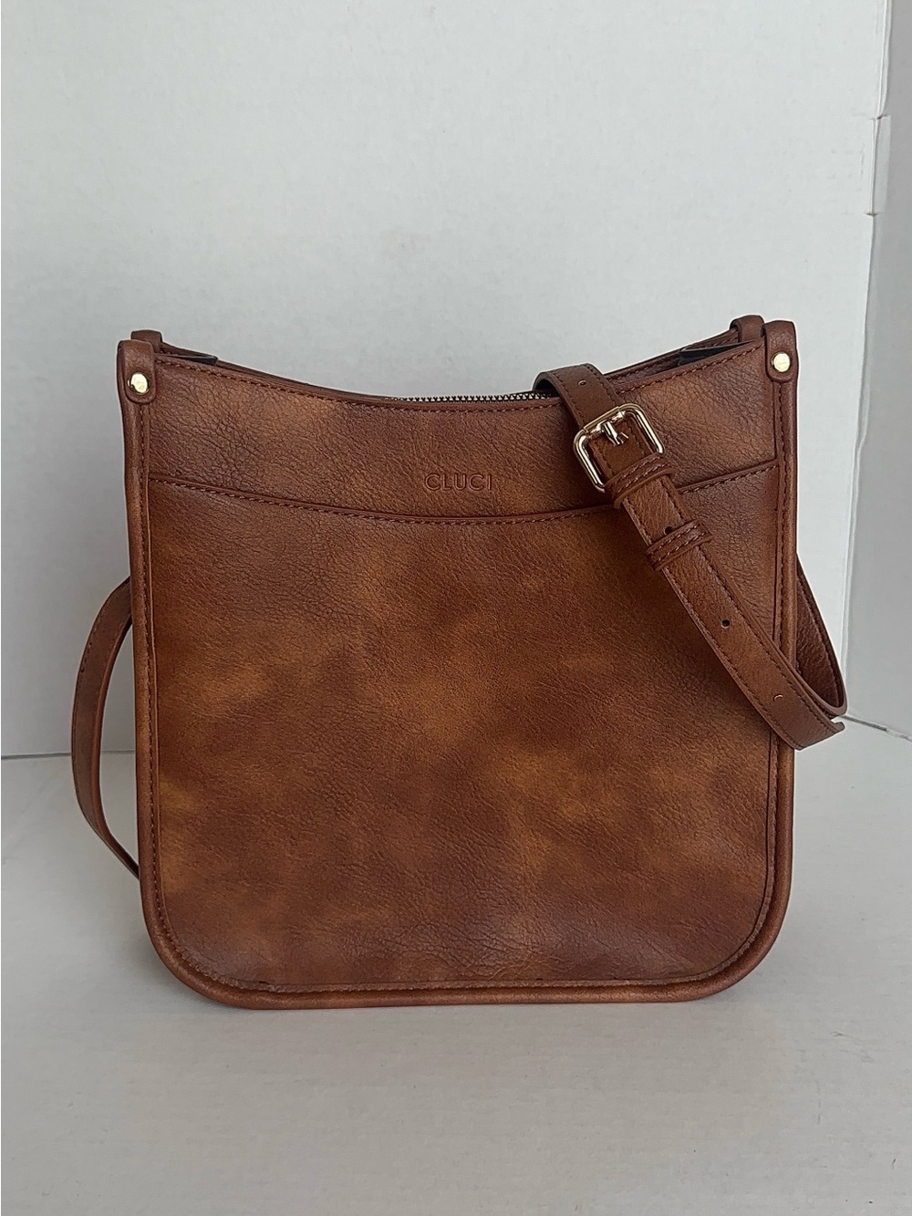 CLUCI NWT Medium Vegan Leather tan Crossbody Bag Multi-Pocket Adjustable Strap